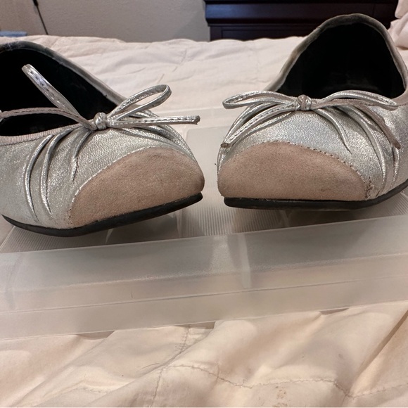 Kenneth Cole Reaction Silver Ballet Flats Size 7 - Picture 9 of 11